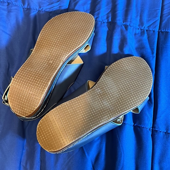 Blue Sandals - Picture 3 of 4